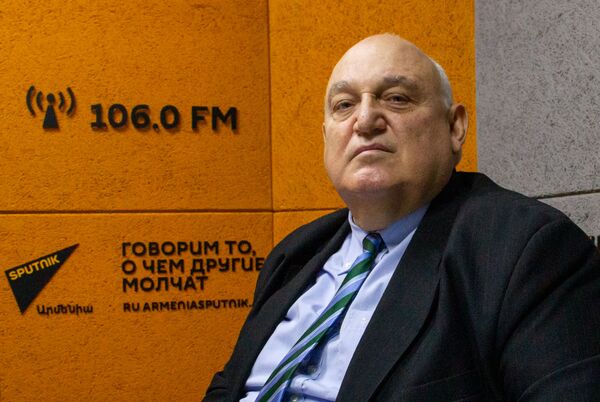 Альма-матер ереванских времен: сто лет без остановки главного университета Армении Альма-матер ереванских времен: сто лет без остановки главного университета Армении - Sputnik Армения