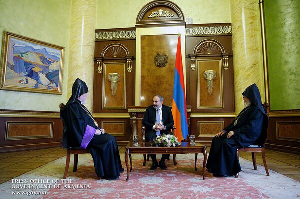 У нас есть много дел: Гарегин Второй и Арам Первый встретились с первыми лицами Армении У нас есть много дел: Гарегин Второй и Арам Первый встретились с первыми лицами Армении - Sputnik Армения