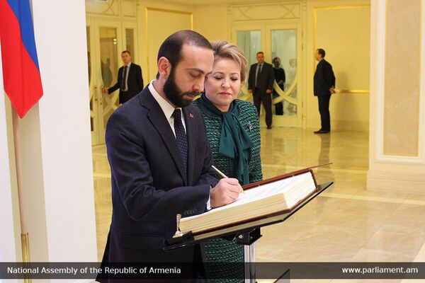 Спикер парламента Армении пригласил Матвиенко в Ереван Спикер парламента Армении пригласил Матвиенко в Ереван - Sputnik Армения