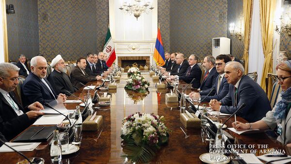 Встреча премьер-министр Армении Никола Пашиняна и президента Ирана Хасана Рухани (27 февраля 2019). Тегеран - Sputnik Արմենիա