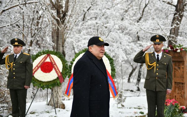 Президент Армен Саркисян посетил мемориальный комплекс Цицернакаберд (28 февраля 2019). Еревaн - Sputnik Армения