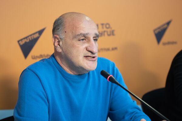 Պանտալոնով Սաակաշվիլի, ՊՊԾ գունդ, ապրիլյան քառօրյա. ինչպե՞ս գործել արտակարգ իրավիճակում Պանտալոնով Սաակաշվիլի, ՊՊԾ գունդ, ապրիլյան քառօրյա. ինչպե՞ս գործել արտակարգ իրավիճակում - Sputnik Արմենիա