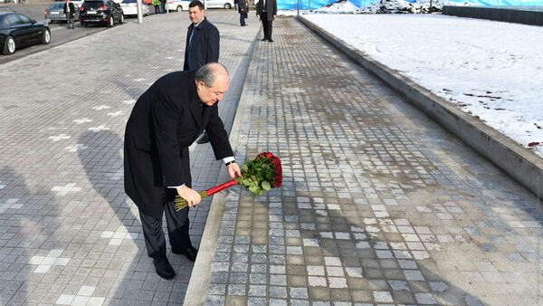 Президент Армении Армен Саркисян почтил память жертв 1 марта  - Sputnik Армения