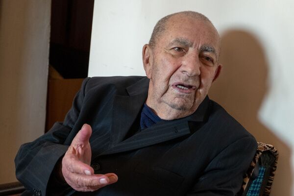 Секрет пограничника: как 93-летний Сергей Оганесян сохранил чудесную память Секрет пограничника: как 93-летний Сергей Оганесян сохранил чудесную память - Sputnik Армения