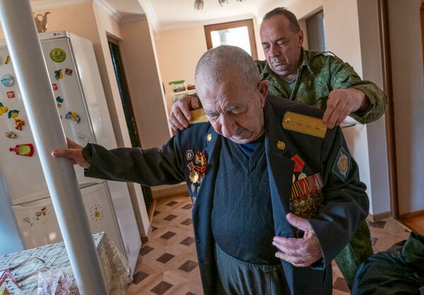 Секрет пограничника: как 93-летний Сергей Оганесян сохранил чудесную память Секрет пограничника: как 93-летний Сергей Оганесян сохранил чудесную память - Sputnik Армения