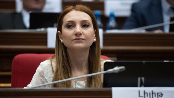 Руководитель фракции Мой шаг Лилит Макунц на пленарном заседании Парламента Армении (5 марта 2019). Еревaн - Sputnik Армения