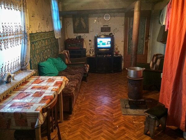 Տուն, որը չկա. ի՞նչն է հուսահատության հասցրել գյումրեցի ընտանիքին Տուն, որը չկա. ի՞նչն է հուսահատության հասցրել գյումրեցի ընտանիքին - Sputnik Արմենիա