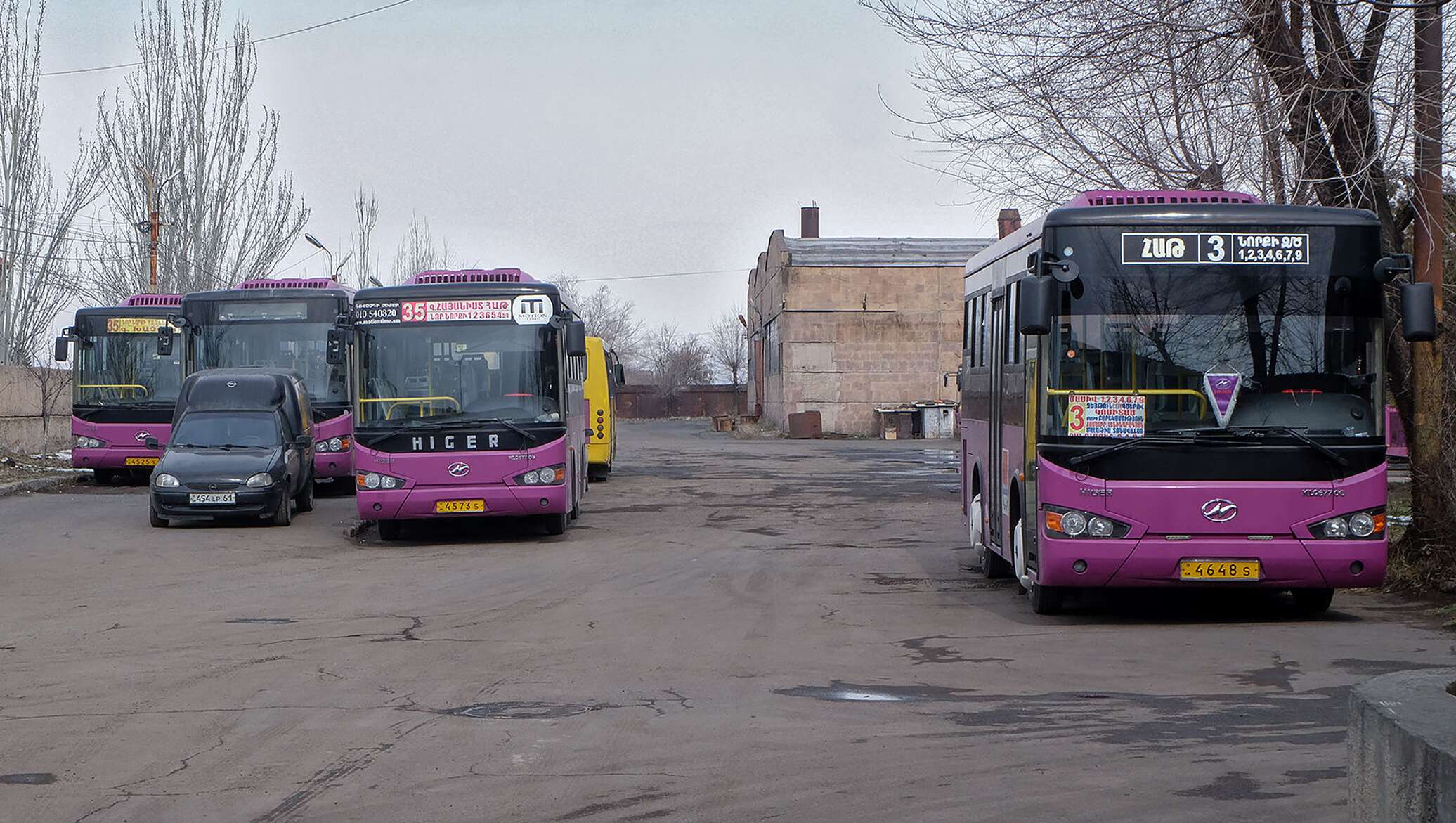 Водитель ереване. Автобус 261 Ереван. Общественный транспорт Еревана. Автовокзал Еревана мэрия. Ванадзор автобус.