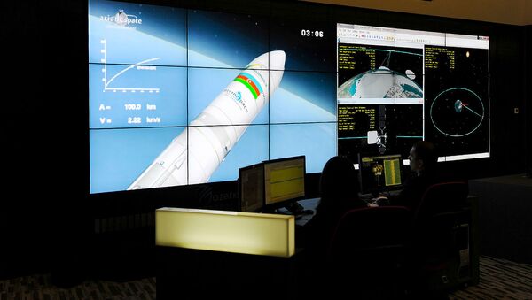 Наблюдение за процессом запуска на орбиту телекоммуникационного спутника Azerspace-1 (8 февраля 2013). - Sputnik Армения
