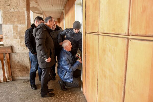 Спецоперация на автовокзале Еревана: новое руководство не может войти в служебные кабинеты Спецоперация на автовокзале Еревана: новое руководство не может войти в служебные кабинеты - Sputnik Армения