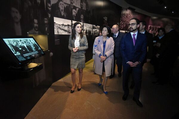 «Սրտանց կարեկցում եմ հայ ժողովրդին». Վրաստանի նախագահը գրառում է կատարել Հուշամատյանում «Սրտանց կարեկցում եմ հայ ժողովրդին». Վրաստանի նախագահը գրառում է կատարել Հուշամատյանում - Sputnik Արմենիա