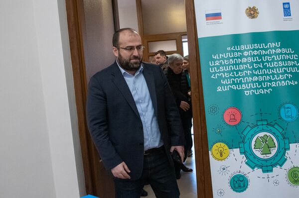 Лесные пожары и крутое оборудование: Россия помогает Армении в борьбе со стихией Лесные пожары и крутое оборудование: Россия помогает Армении в борьбе со стихией - Sputnik Армения