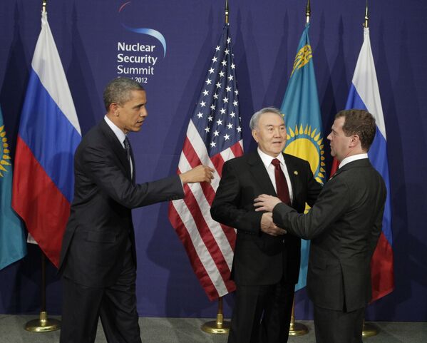 Президенты США, Казахстана и России Барак Обама, Нурсултан Назарбаев и Дмитрий Медведев на саммите по ядерной безопасности (27 марта 2012). Сеул - Sputnik Армения