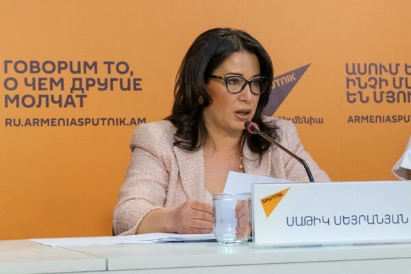 И снова скандал: глава Союза журналистов Армении не позволит Хдои Гришу себя обмануть И снова скандал: глава Союза журналистов Армении не позволит Хдои Гришу себя обмануть - Sputnik Армения