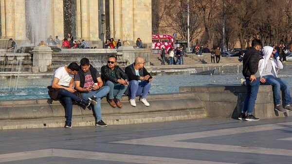 Туристы на площади Республики  - Sputnik Армения