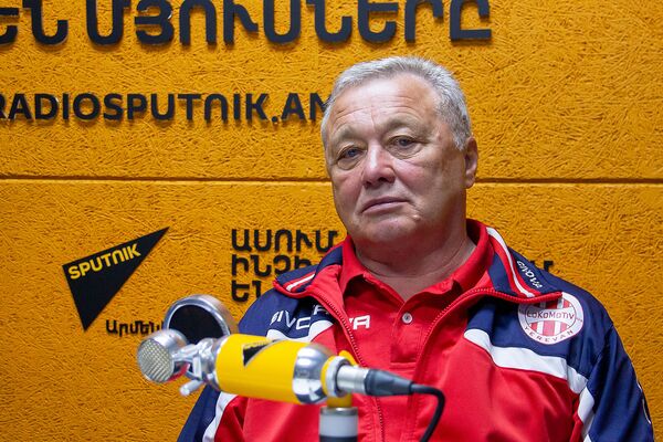 Приехал в Армению не для времяпрепровождения: украинский тренер Писковец о решении ФФА Приехал в Армению не для времяпрепровождения: украинский тренер Писковец о решении ФФА - Sputnik Армения