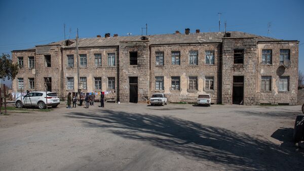 Аварийное здание в селе Ленуги, Армавир - Sputnik Արմենիա