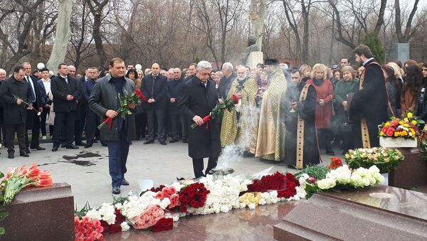 Третий президент Серж Саргсян почтил память Андраника Маркаряна (25 марта 2019). Еревaн - Sputnik Արմենիա