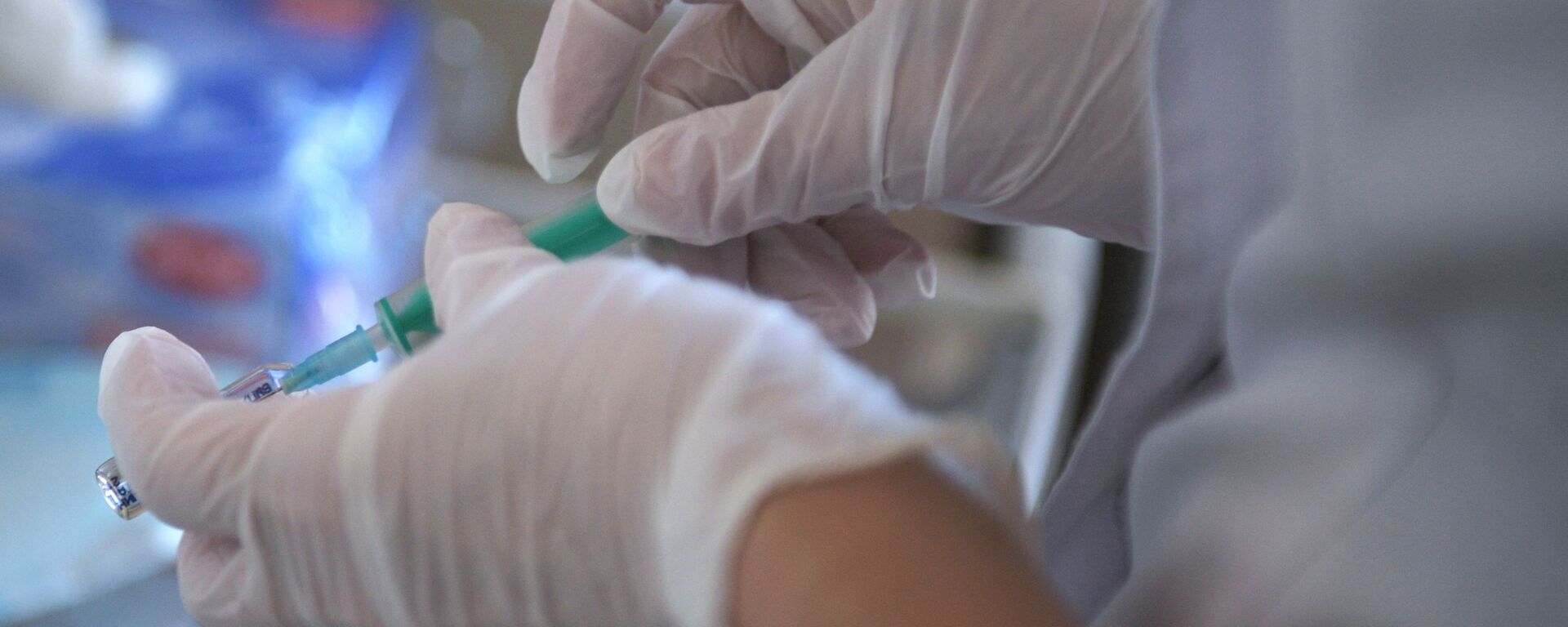 Медицинский работник производит вакцинацию от кори - Sputnik Արմենիա, 1920, 18.06.2021