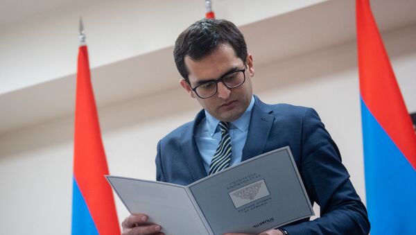 Министр транспорта, связи и ИТ Акоб Аршакян на торжественной церемонии гашения марки 150-летие Галуста Гюлбенкяна (26 марта 2019). Еревaн - Sputnik Արմենիա