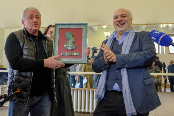 35 лет назад Орбелян купил другу билет в Китай: как француз отблагодарил дирижера 35 лет назад Орбелян купил другу билет в Китай: как француз отблагодарил дирижера - Sputnik Армения