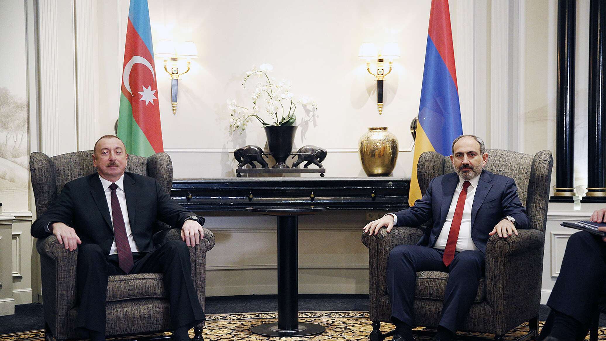 Армения отворачивается от россии. Никол Пашинян Армения. Пашинян и Алиев встреча.