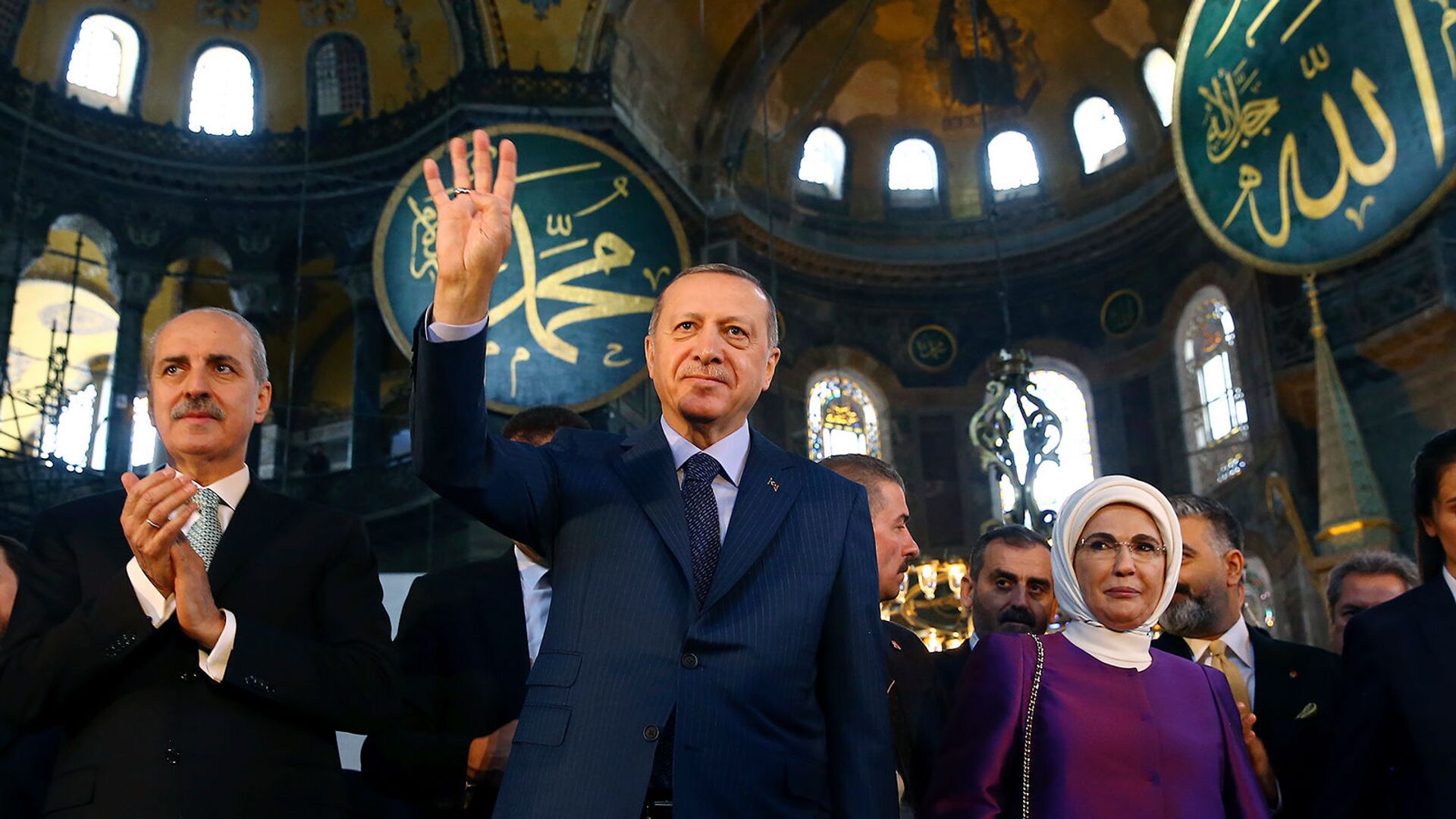 Президент Турции Реджеп Тайип Эрдоган с супругой Эмине в соборе Святой Софии (31 марта 2018 ). Стамбул - Sputnik Армения, 1920, 27.08.2021