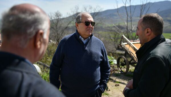 Президенты Армении и Карабаха Армен Саркисян и Бако Саакян посетили винный завод Катаро (2 апреля 2019). Село Тох - Sputnik Արմենիա