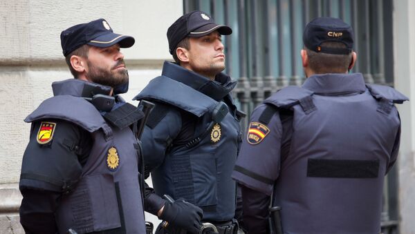 Сотрудники полиции в Барселоне - Sputnik Армения