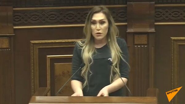 В парламенте Армении впервые выступила трансгендер: Зограбян заявила о неуважении — видео В парламенте Армении впервые выступила трансгендер: Зограбян заявила о неуважении — видео - Sputnik Армения