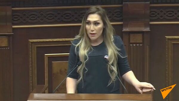 Выступление Лилит Мартиросян в парламенте Армении (5 апреля 2019). Еревaн - Sputnik Армения