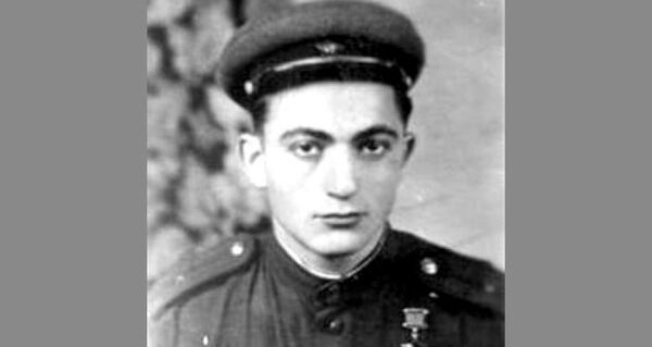 Вечно молодой герой-армянин: как летчик Мартирос Нагулян фашистов бомбил Вечно молодой герой-армянин: как летчик Мартирос Нагулян фашистов бомбил - Sputnik Армения