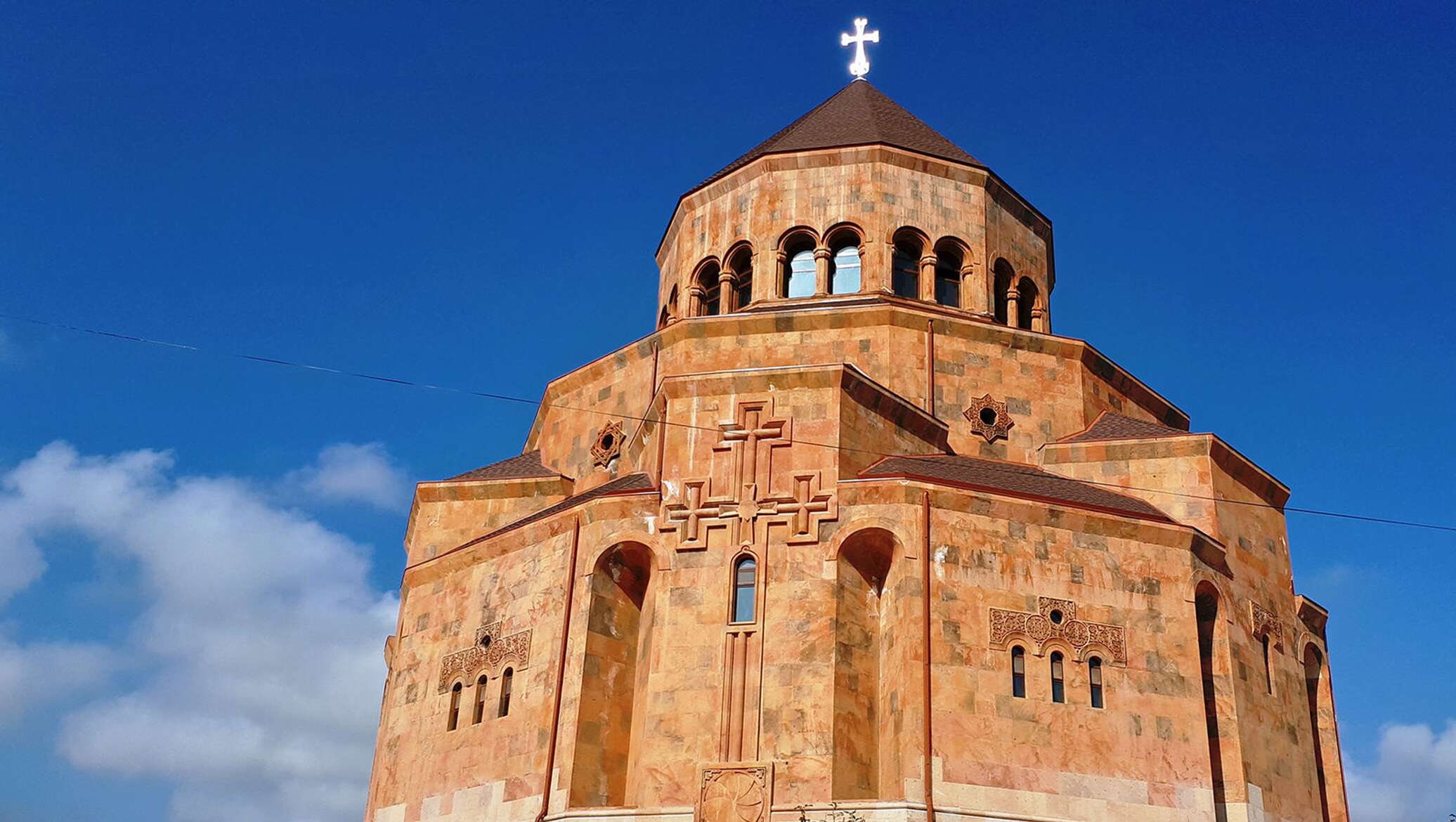 Почему армянский церковь