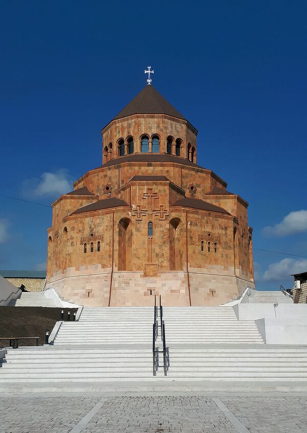 Նոր սիրտ, Ստեփանակերտի մէջ օծած են զուարթնոցատիպ եւ Արարատի խորհրդանիշով եկեղեցի Նոր սիրտ, Ստեփանակերտի մէջ օծած են զուարթնոցատիպ եւ Արարատի խորհրդանիշով եկեղեցի - Sputnik Արմենիա