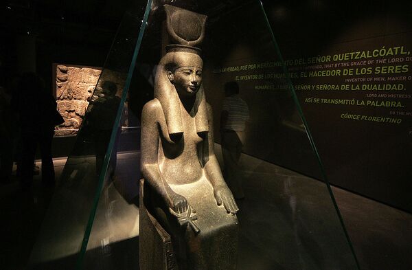 Исида - одна из самых значимых богинь Древнего Египта, ставшая образцом для понимания египетского идеала женственности и материнства - Sputnik Армения
