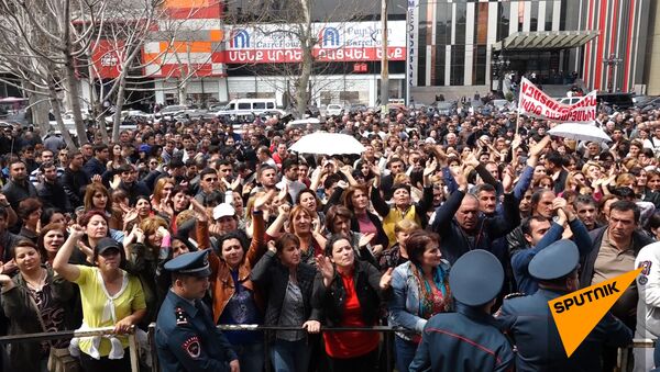 Сотрудники Спайки устроили митинг против ареста директора компании Давида Казаряна - Sputnik Армения
