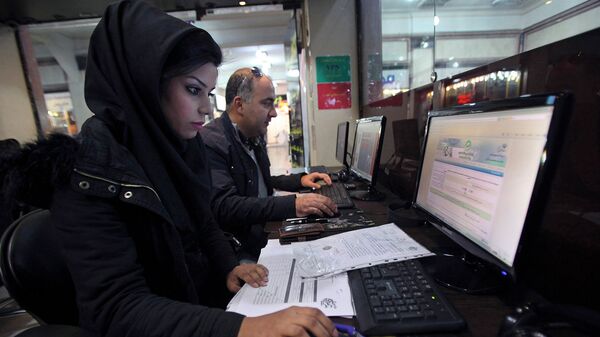 Пользователи интернет-кафе в Тегеране - Sputnik Армения
