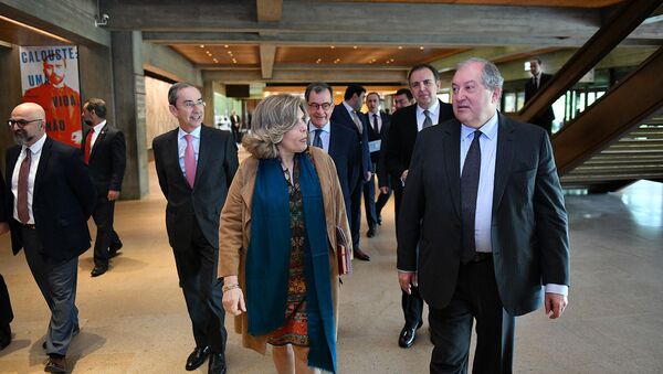 Президент Армен Саркисян посетил музей фонда Галуста Гюльбенкяна (9 апреля 2019). Лиссабон - Sputnik Армения