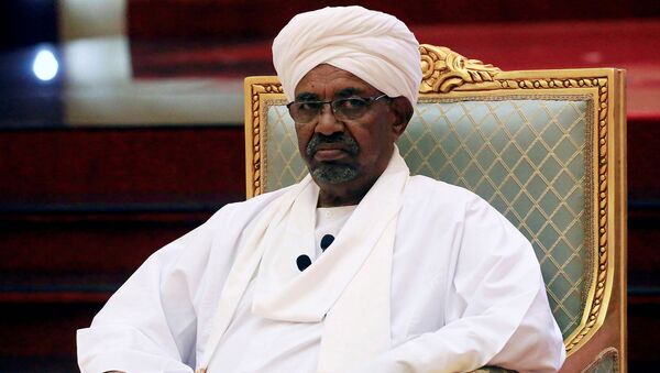 Президент Судана Омар аль-Башир на заседании Комитета национального диалога в Президентском дворце (5 апреля 2019). Хартум - Sputnik Արմենիա