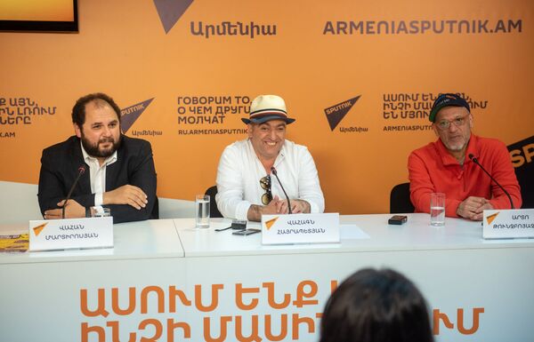 Գիժ ելույթներ, տարօրինակ ձայներ դահլիճից. ինչ է սպասվում Արտո Թունջբոյաջյանի համերգին Գիժ ելույթներ, տարօրինակ ձայներ դահլիճից. ինչ է սպասվում Արտո Թունջբոյաջյանի համերգին - Sputnik Արմենիա