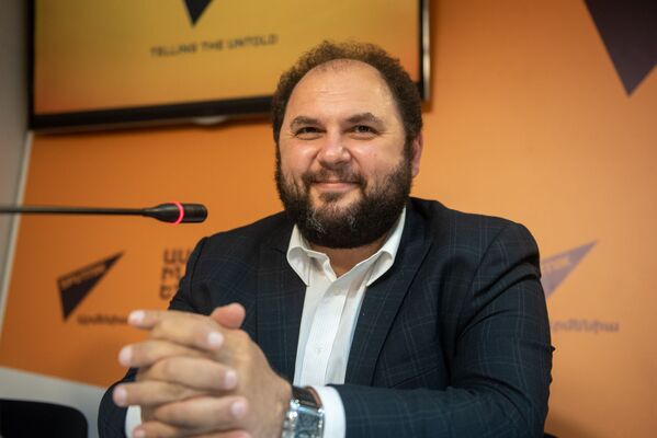 Ваан Мартиросян на пресс-конференции о ходе концерта Gate of Frequency (17 апреля 2019). Еревaн - Sputnik Армения
