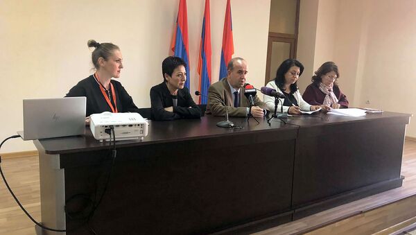 Начало программы Семейная среда и обществееные услуги для детей Армении в Ширакской области (18 апреля 2019). Гюмри - Sputnik Արմենիա