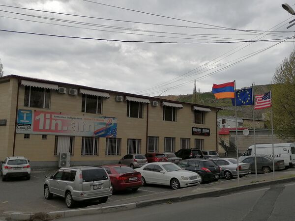Փաշինեանի աչքէն հեռու. Երեւանի մէջ «սխալ» դրօշներու պակաս չկայ Փաշինեանի աչքէն հեռու. Երեւանի մէջ «սխալ» դրօշներու պակաս չկայ - Sputnik Արմենիա