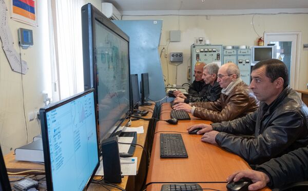 Армянские охотники на облака, или Как на самом деле работают противоградовые станции Армянские охотники на облака, или Как на самом деле работают противоградовые станции - Sputnik Армения