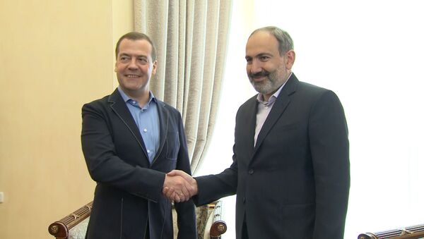 Փաշինյանն իր կառավարական առանձնատանը հանդիպել է Մեդվեդևի հետ - Sputnik Արմենիա
