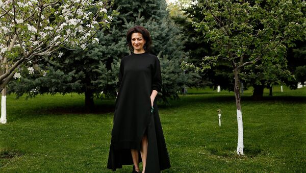 Супруга премьер-министра Анна Акопян в одежде армянского производства - Sputnik Армения