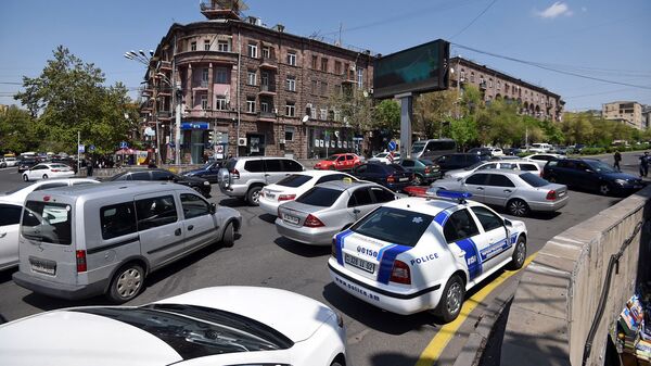 Водители такси заблокировали дорожное движение на улице Абовяна (3 мая 2019). Еревaн - Sputnik Армения