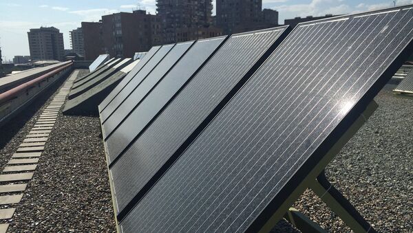 Солнечные батареи на крыше Американского Университета в Армении - Sputnik Армения