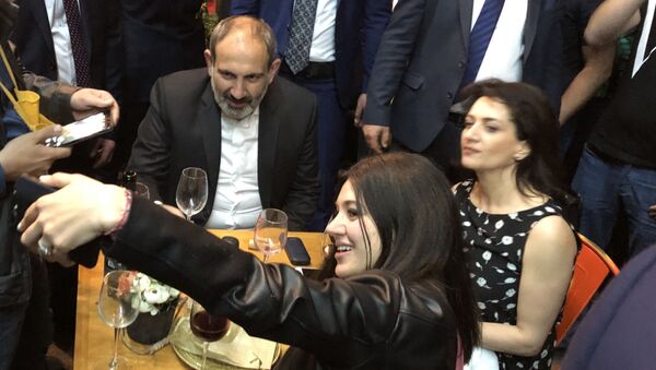Премьер-министр Армении Никол Пашинян с супругой Анной Акопян посетили YereWine на улице Сарьяна (3 мая 2019). Еревaн - Sputnik Արմենիա