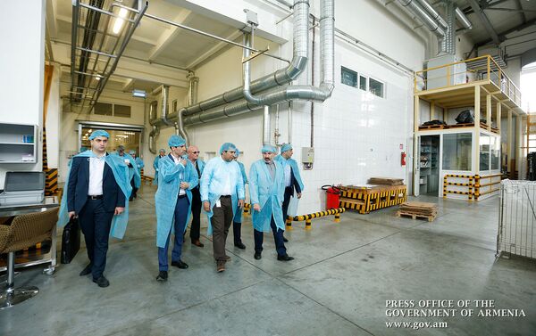 Премьер-министр Никол Пашинян посетил завод компании Арарат Груп (4 мая 2019). Арарат - Sputnik Армения